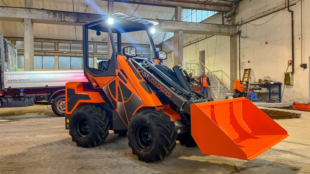 CASTGROUP, CASTLOADERS serie 30, 30t, vista laterale IN CAPANNONE