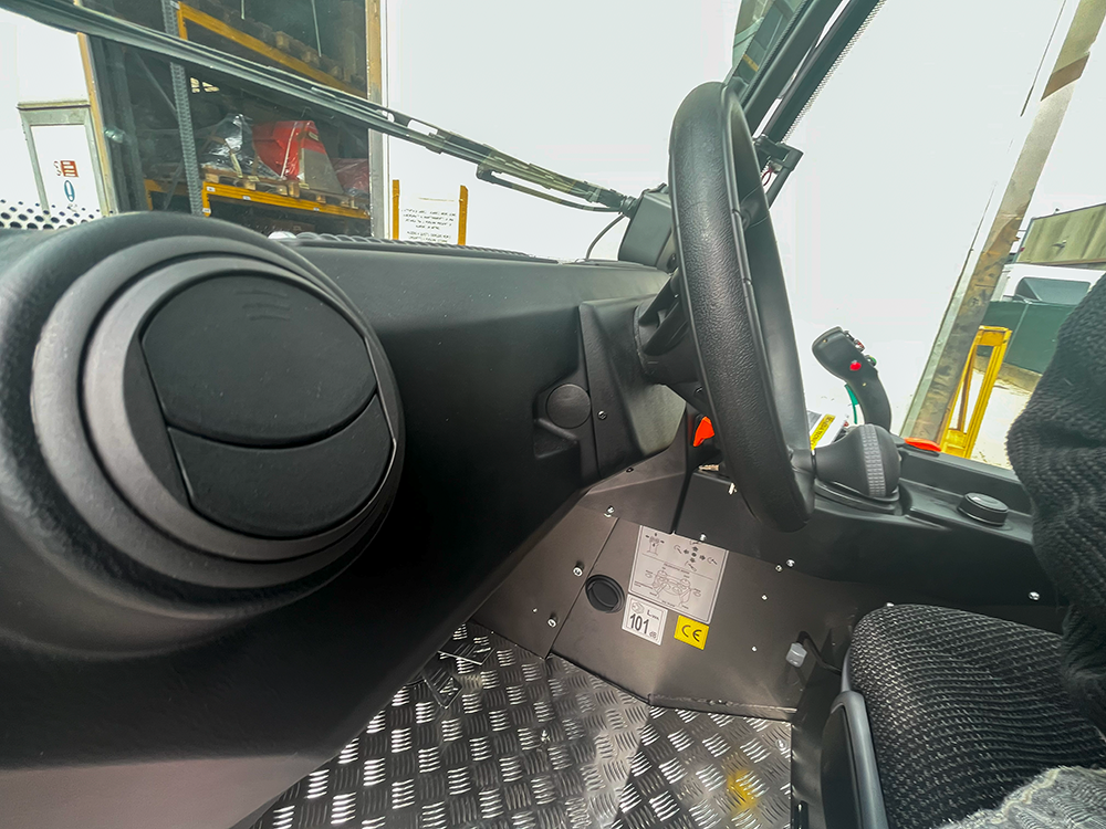 dettaglio presa d'aria clima cabina Castloaders 40XD